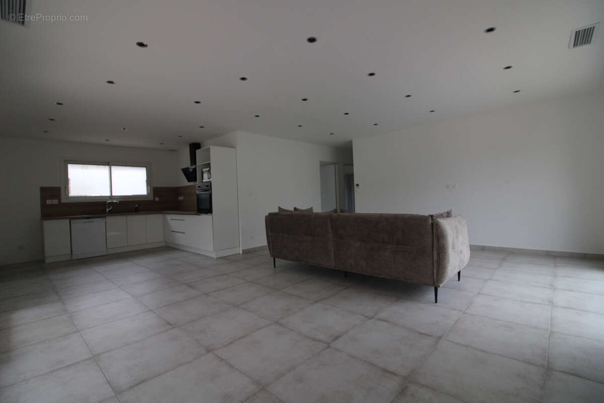 Maison à LES SALLES-DU-GARDON