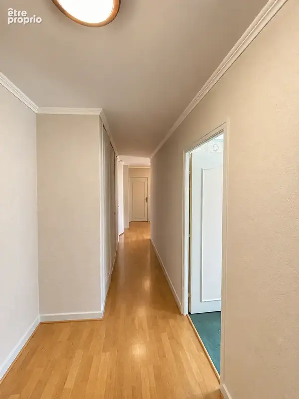 A vendre a sainte-savine type 3 de 78m2, 2 chambres, loggia, un box, cave, une place de stationnement privativ - photo 2