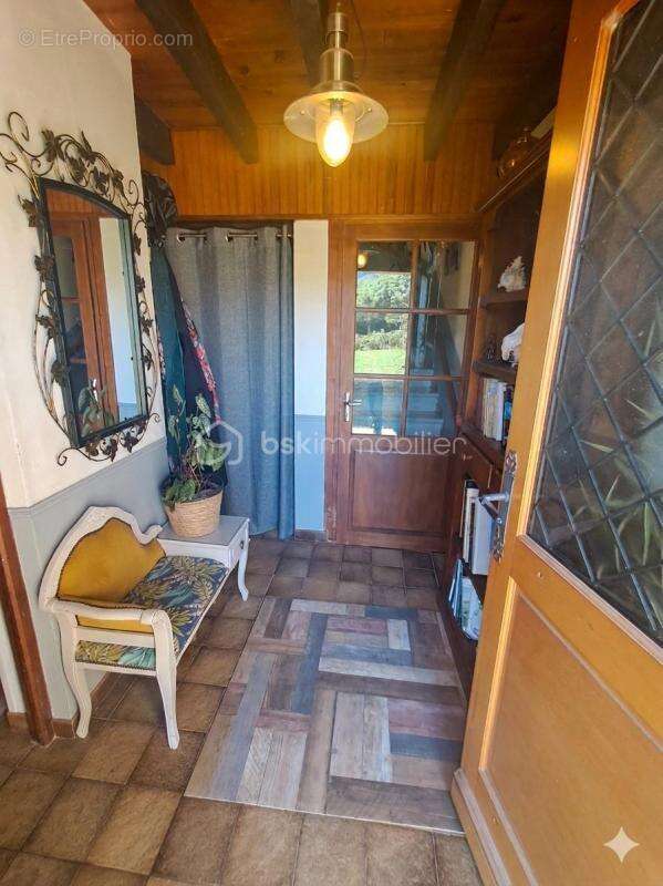 L’Âme de la Bastide : Demeure Historique du XVIIe Siècle contre le Rocher  4 Pièces  3 Chambres  Jardin de 455 m²  Garage indépe - photo 4