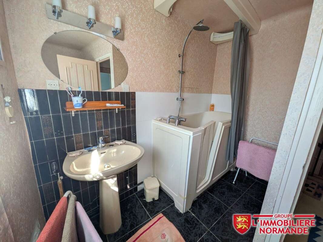 Maison à LA VILLENEUVE-EN-CHEVRIE