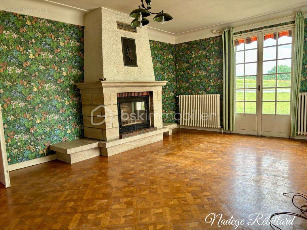 Maison à POUY-SUR-VANNES