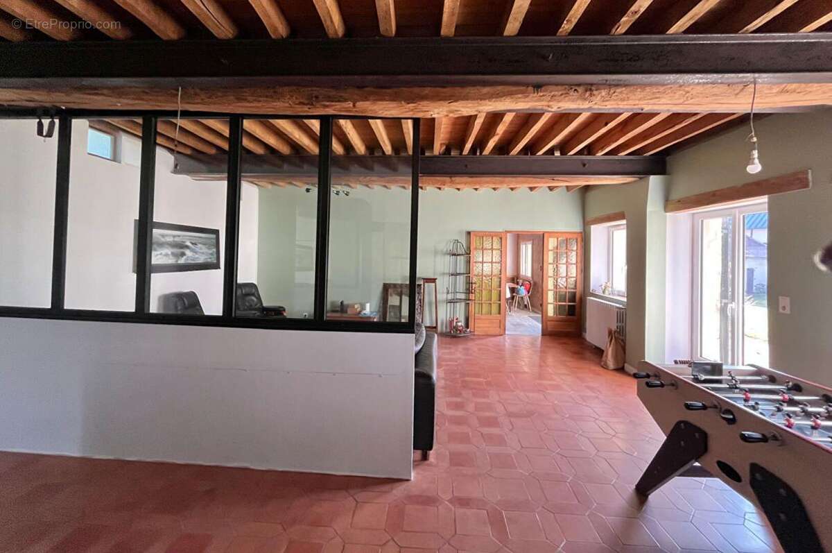 Corps de ferme Complet  avec dépendances et Box : 7 pièce(s) 174 m2 - photo 10