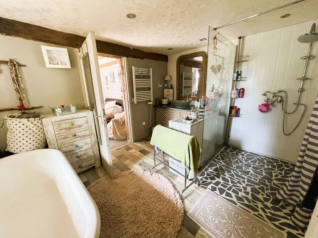 Maison à SAINT-MARTIAL-DE-GIMEL