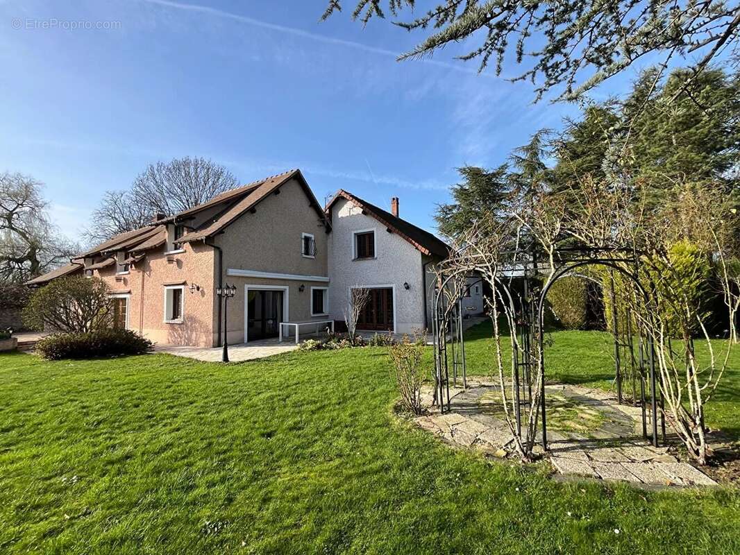 Maison à LES MESNULS