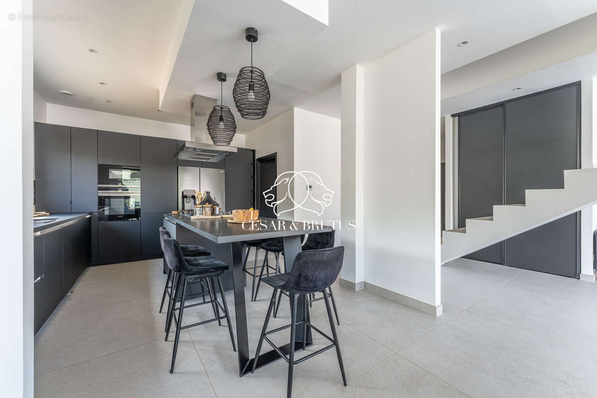 Maison 7 pièces 200 m² à vendre à Meyzieu (69330) - photo 5