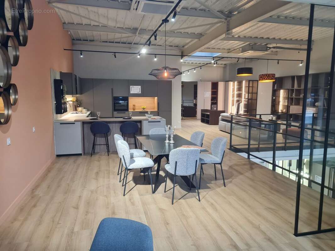 Commerce à SAINT-GENEST-LERPT