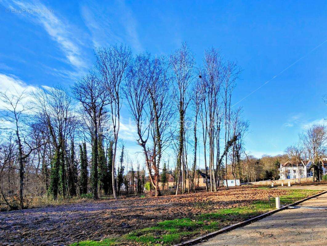 Terrain à MONTFORT-L'AMAURY