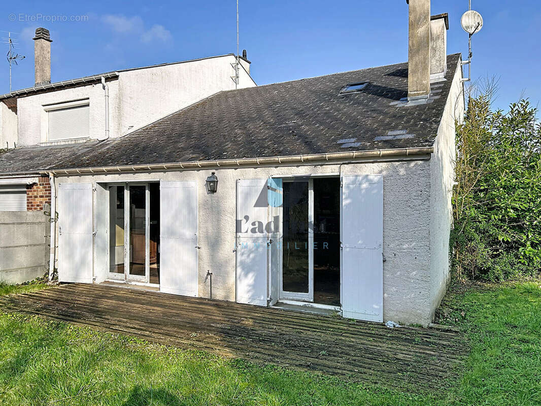 Maison à SAINT-PIERRE-LES-NEMOURS