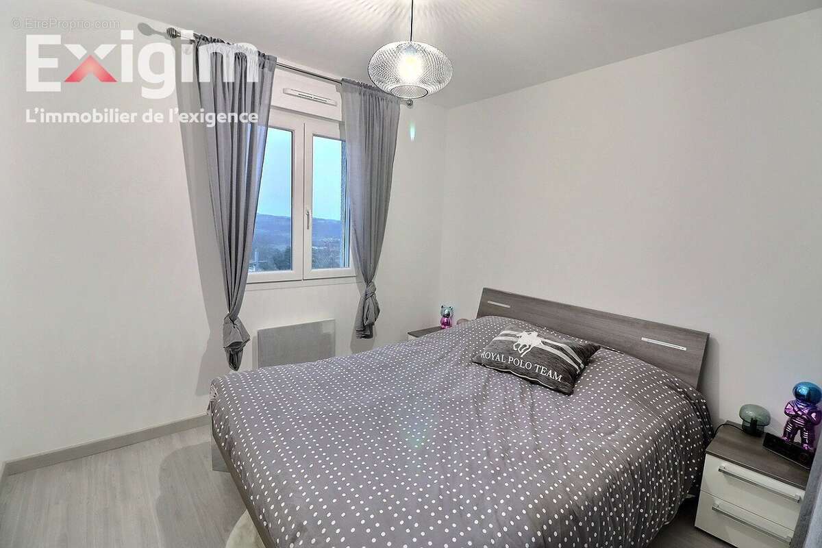 Maison à LE CRESTET