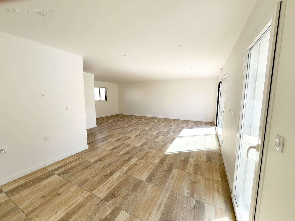 Maison à SAINT-BEAUZIRE