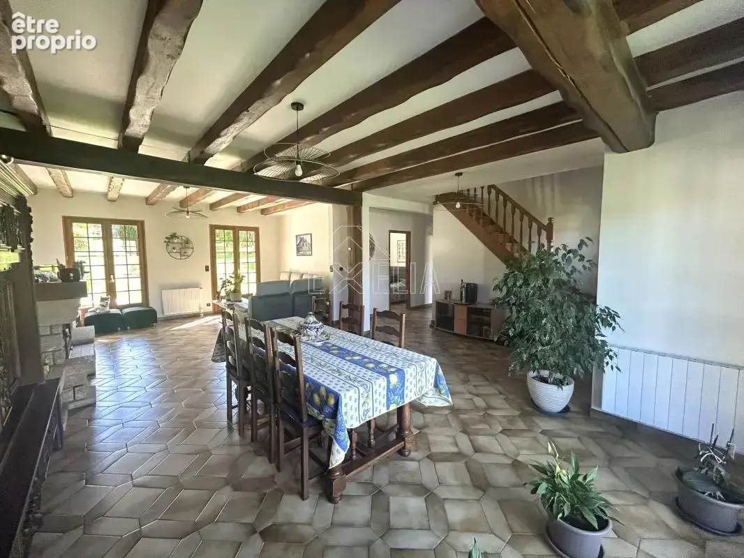 Maison T7 de 158 m² sur terrain plat de 1400 m² avec double garage et carport à Blaru - photo 7