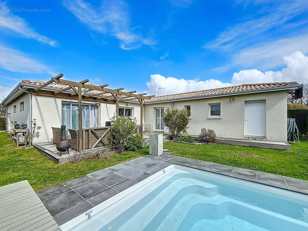 Maison à PAREMPUYRE