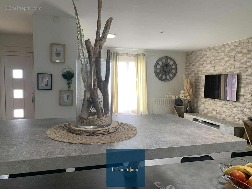 Maison à AMBARES-ET-LAGRAVE