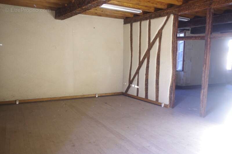 Commerce à VIC-FEZENSAC