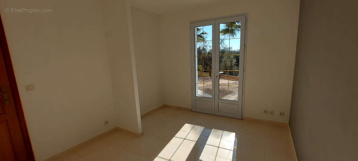 Nouveaute neoprovencale 5 p -157 m2 sur 1500 m2 de terrain- - photo 12