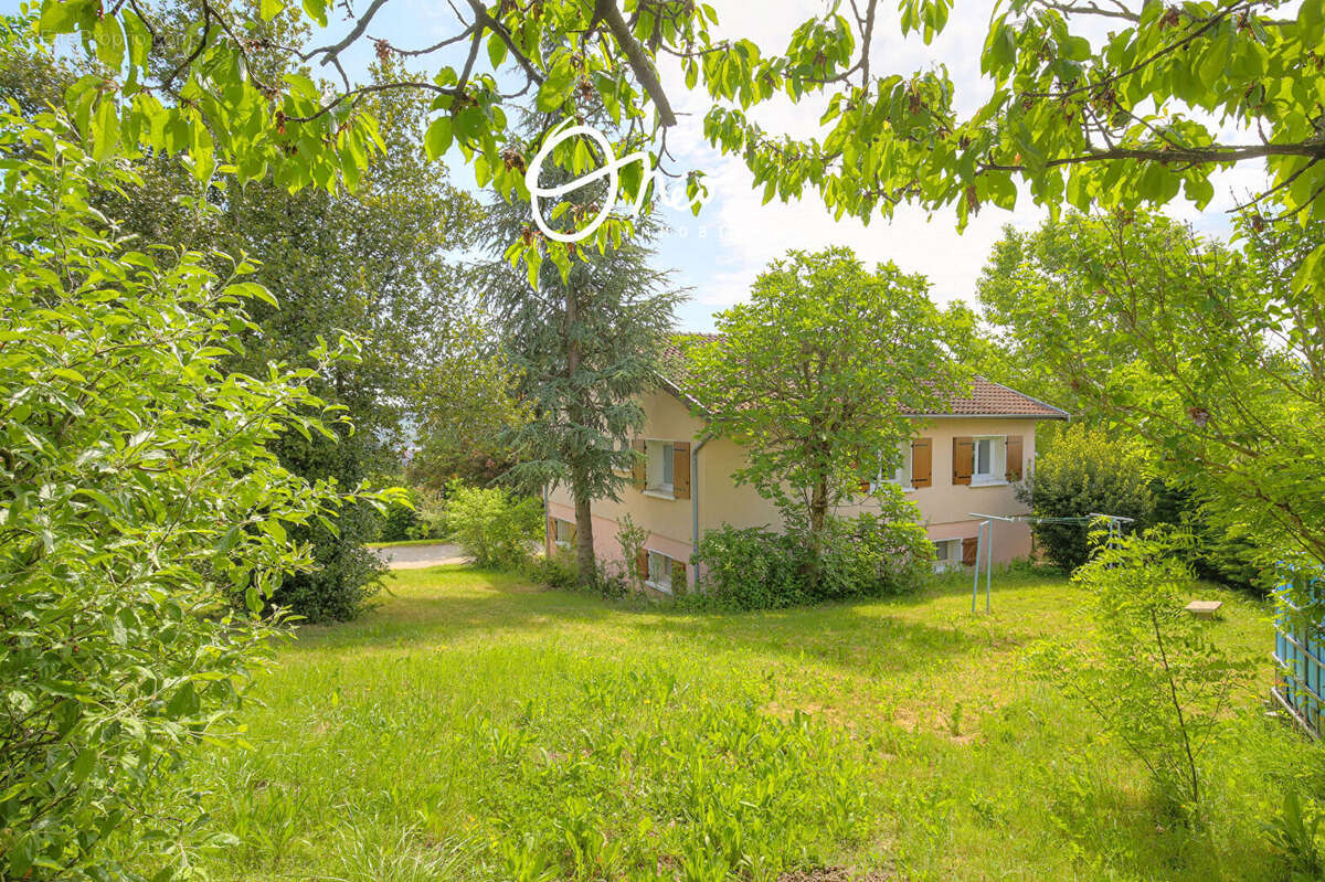 Maison individuelle avec sous-sol complet et jardin de 1267m2 - photo 2