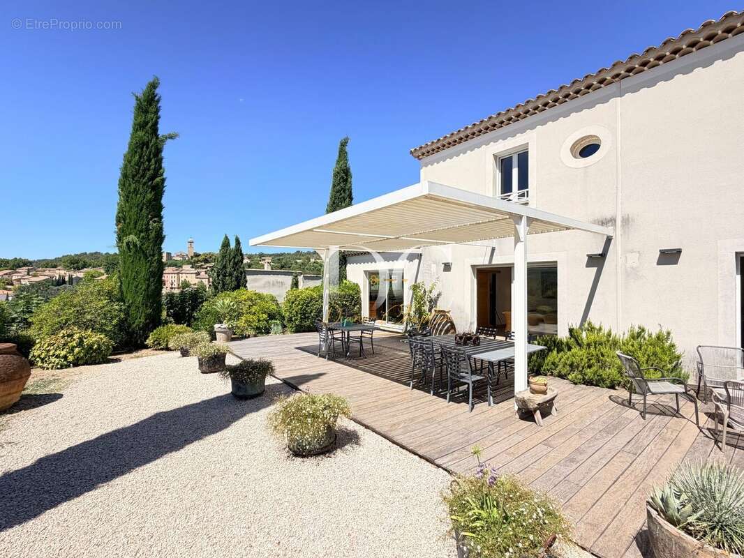 Maison 280 m² à Mormoiron  - photo 2