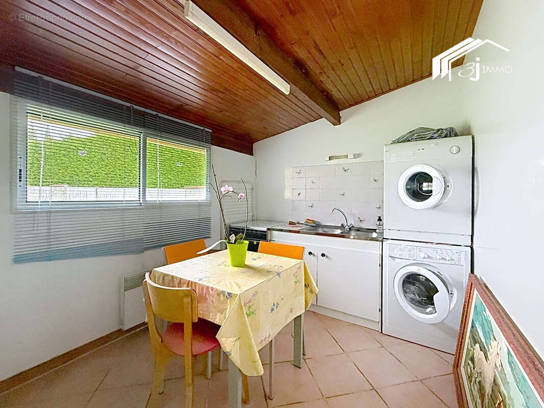 Maison à PINS-JUSTARET