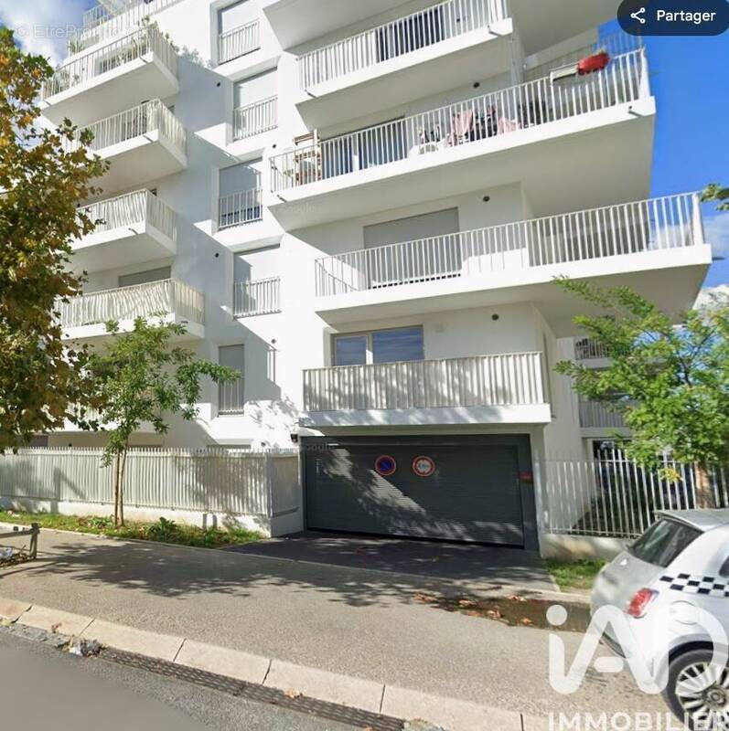 Photo 1 - Parking à MARSEILLE-9E
