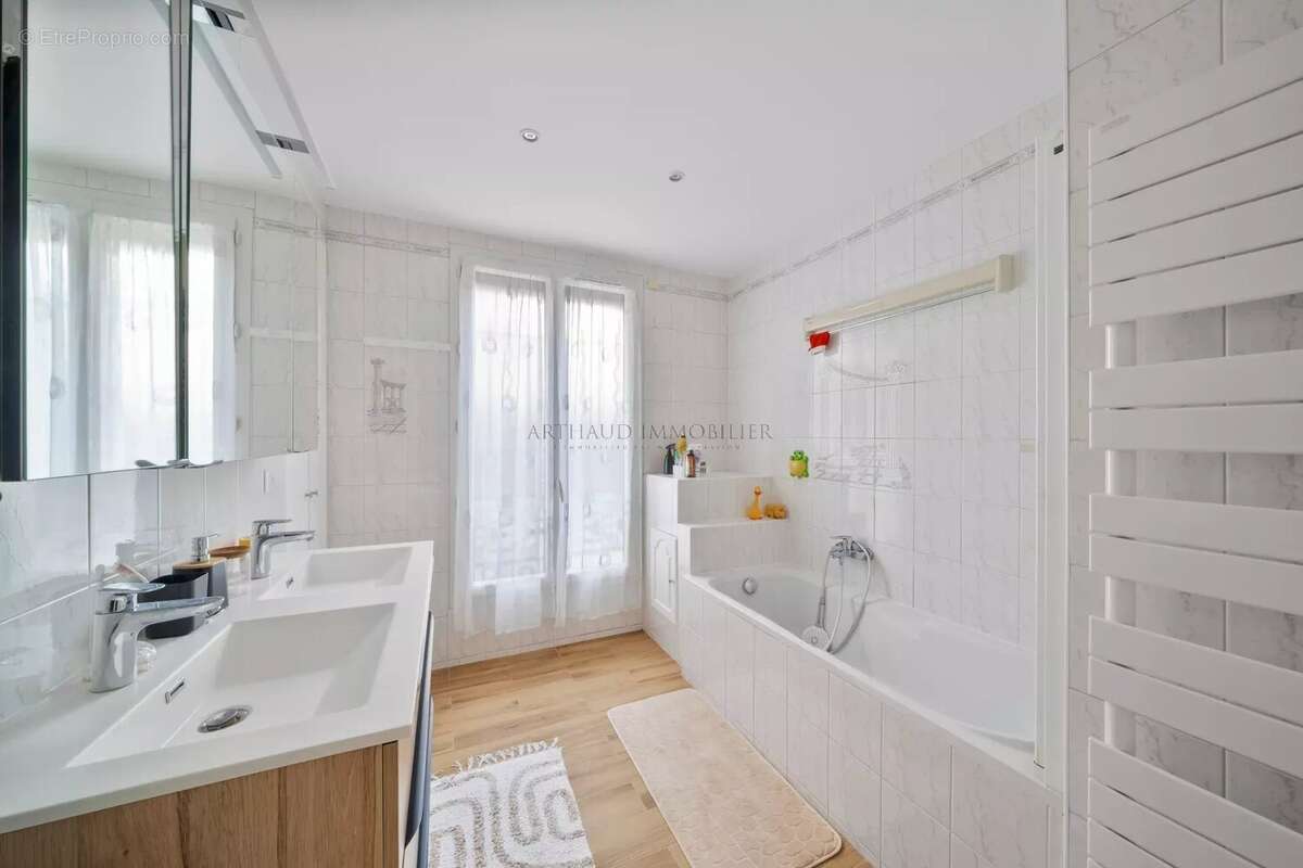 Appartement à PARIS-11E