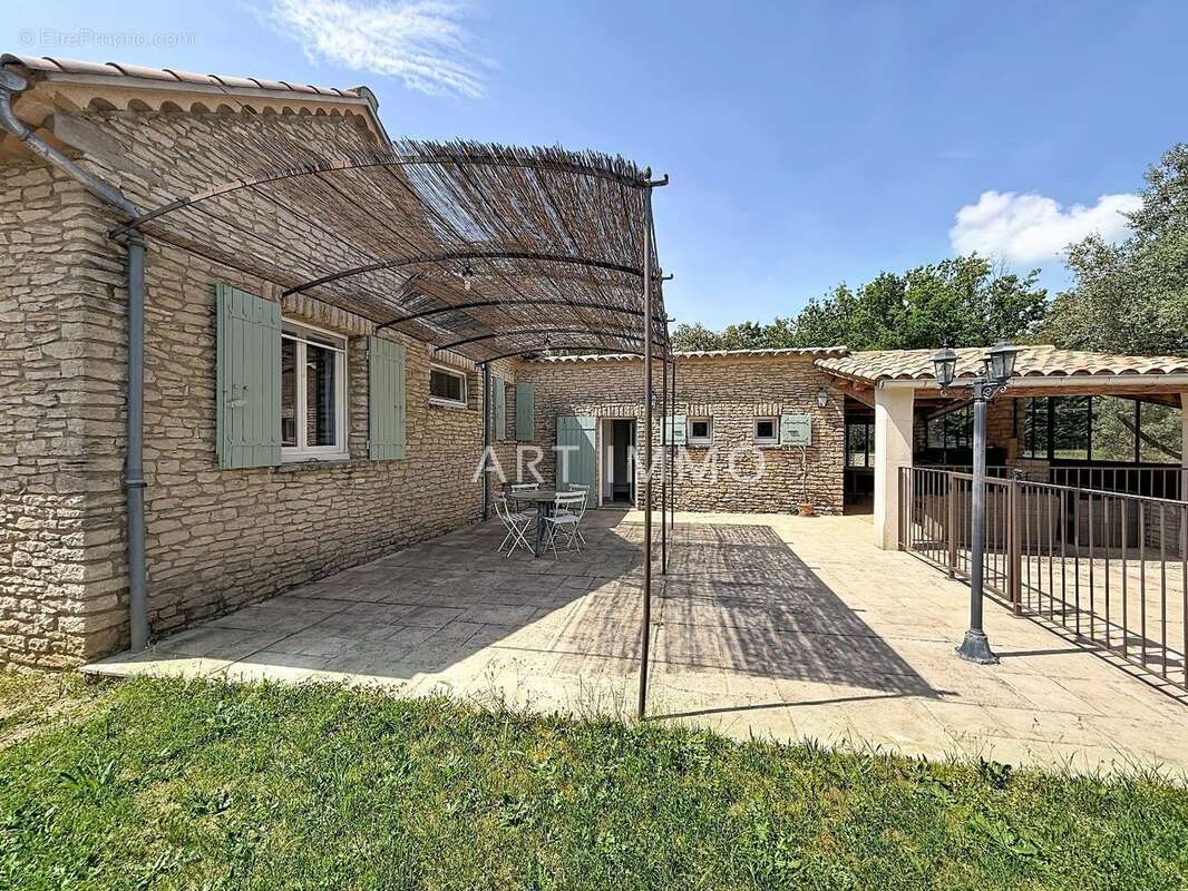 Maison à SAINT-SATURNIN-LES-APT