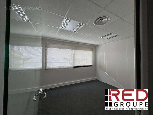 BUREAU INDIVIDUEL - Commerce à EGUILLES