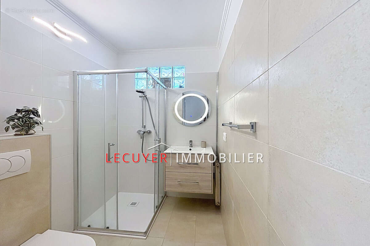 Appartement à VALLAURIS