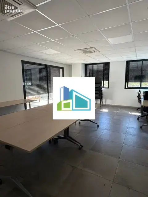 Commerce 1 113 m² à vendre à Le Pradet (83220) - photo 2
