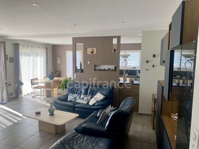 Maison à GREZIEU-LA-VARENNE