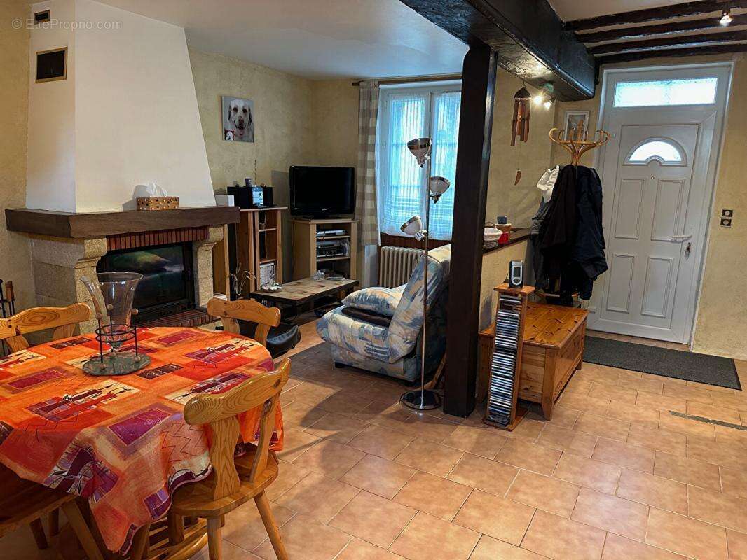 Maison à CONDE-SUR-HUISNE