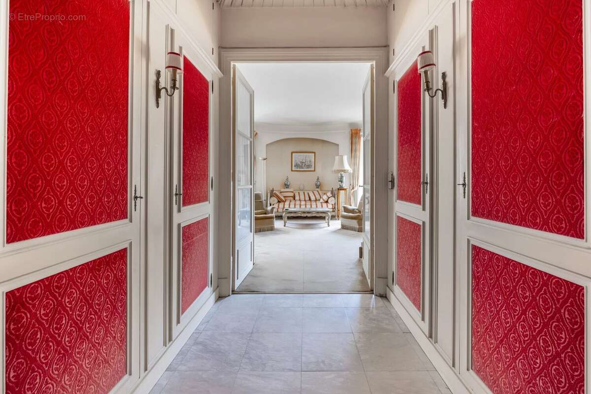 Appartement à PARIS-16E