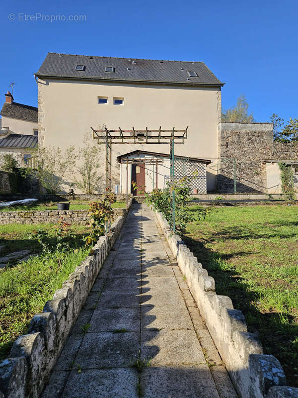 Maison à AGEN-D&#039;AVEYRON