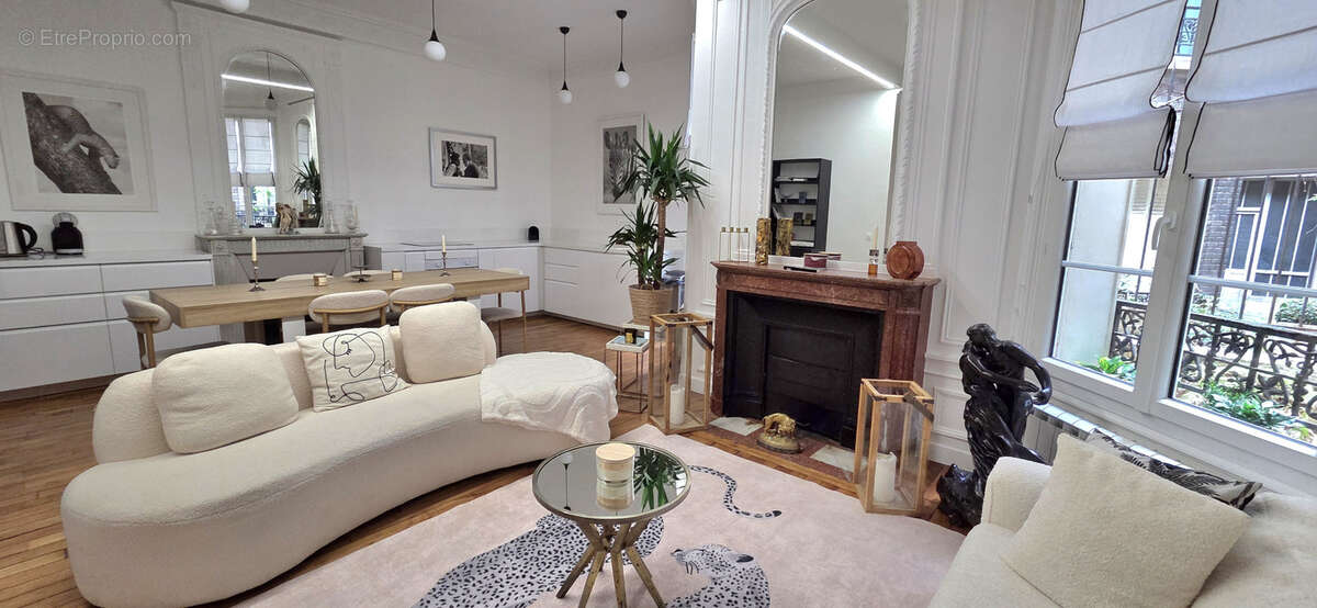 Appartement à PARIS-7E