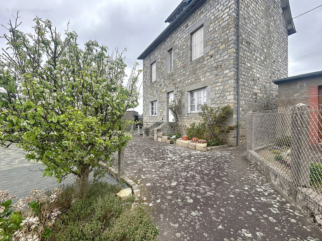 Maison à SOURDEVAL