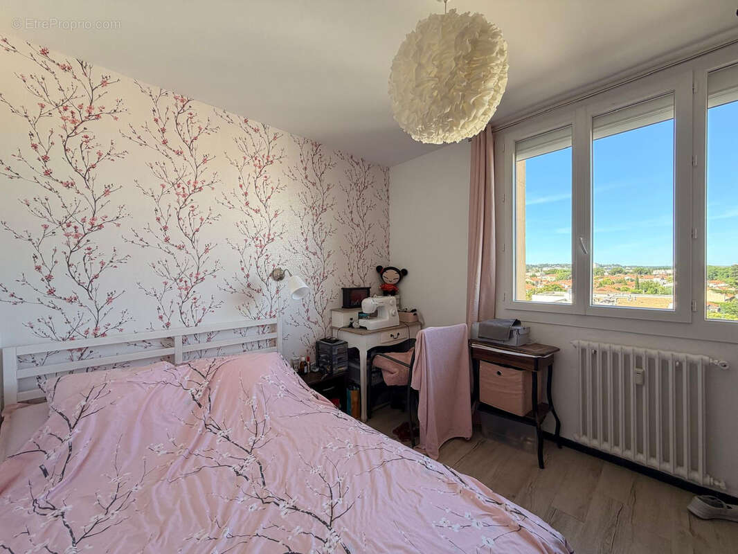 NIMES TRIANGLE DE LA GARE/ PARC JACQUES CHIRAC Appartement P3 BIS de 65m2 avec balcon, cave, place de parking - photo 6
