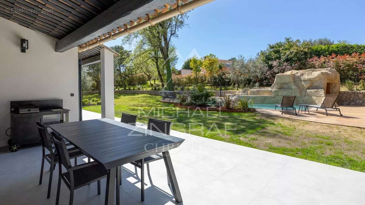 Maison à ROQUEFORT-LES-PINS