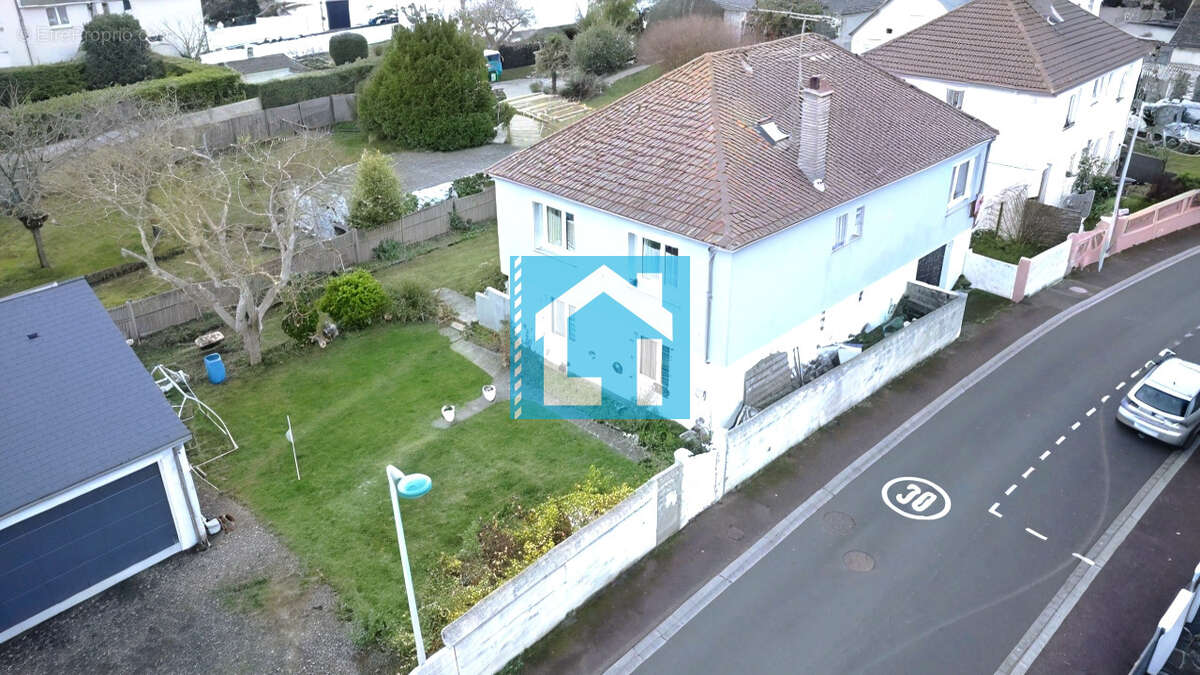 Maison à DONVILLE-LES-BAINS