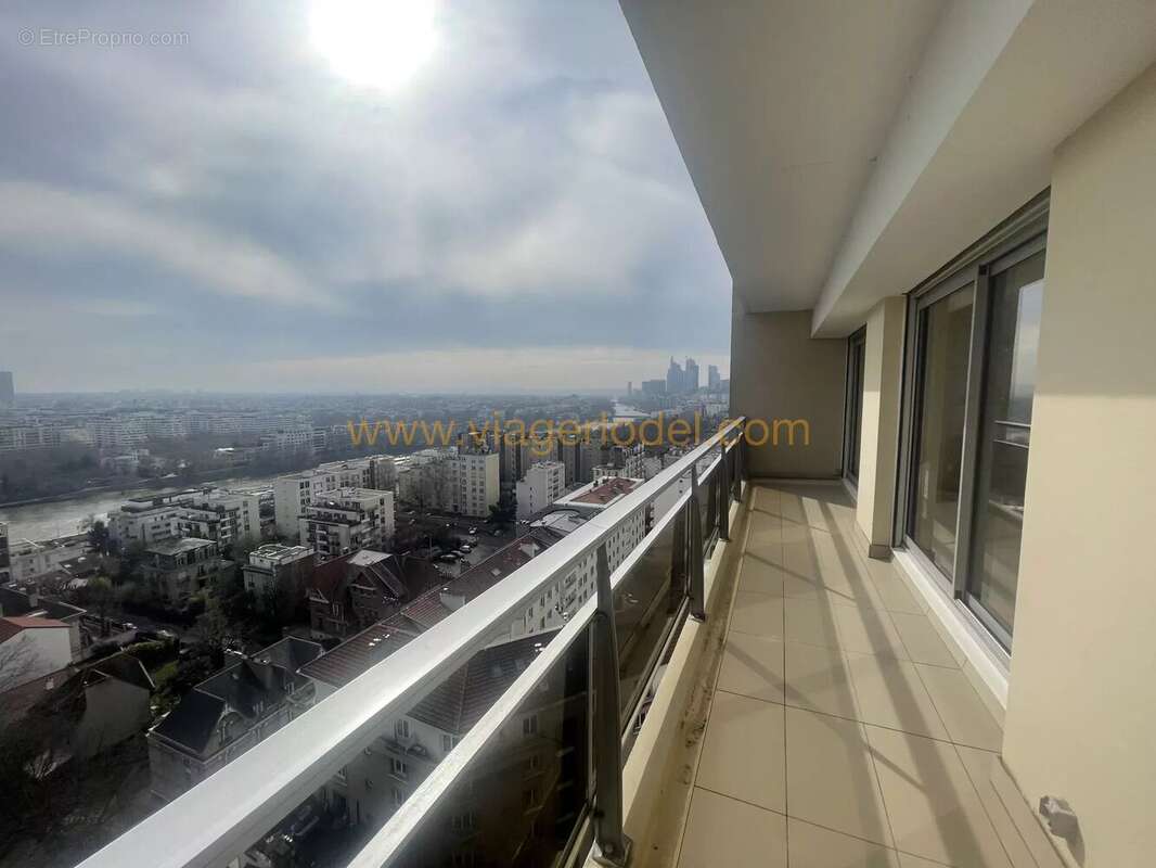 Appartement à COURBEVOIE