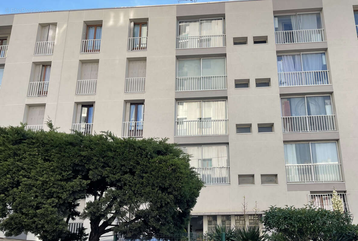 Appartement à MARSEILLE-4E