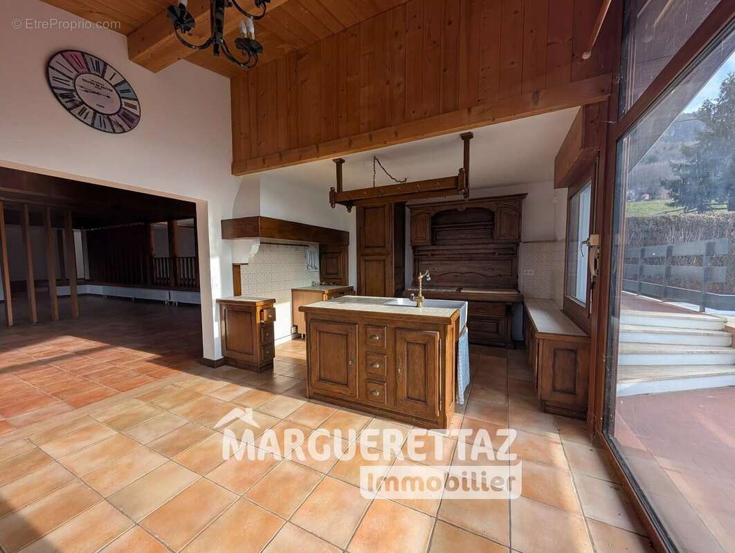 Maison à MARIGNIER