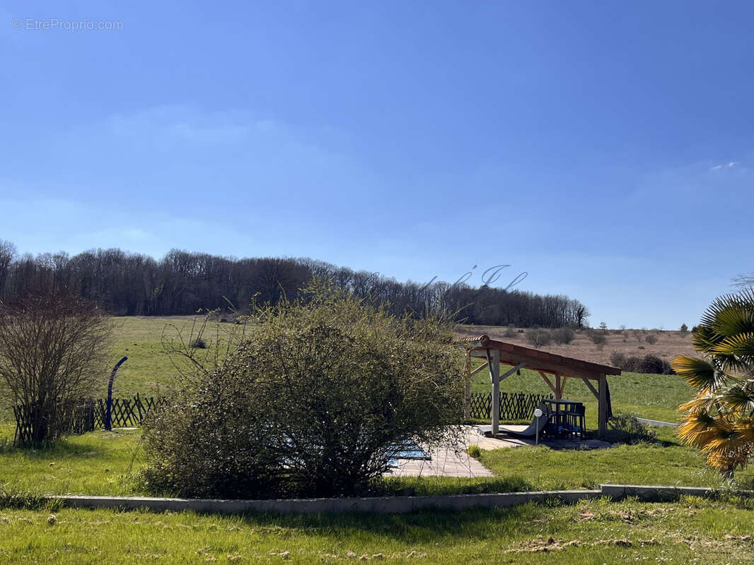 Maison à LEGUILLAC-DE-CERCLES