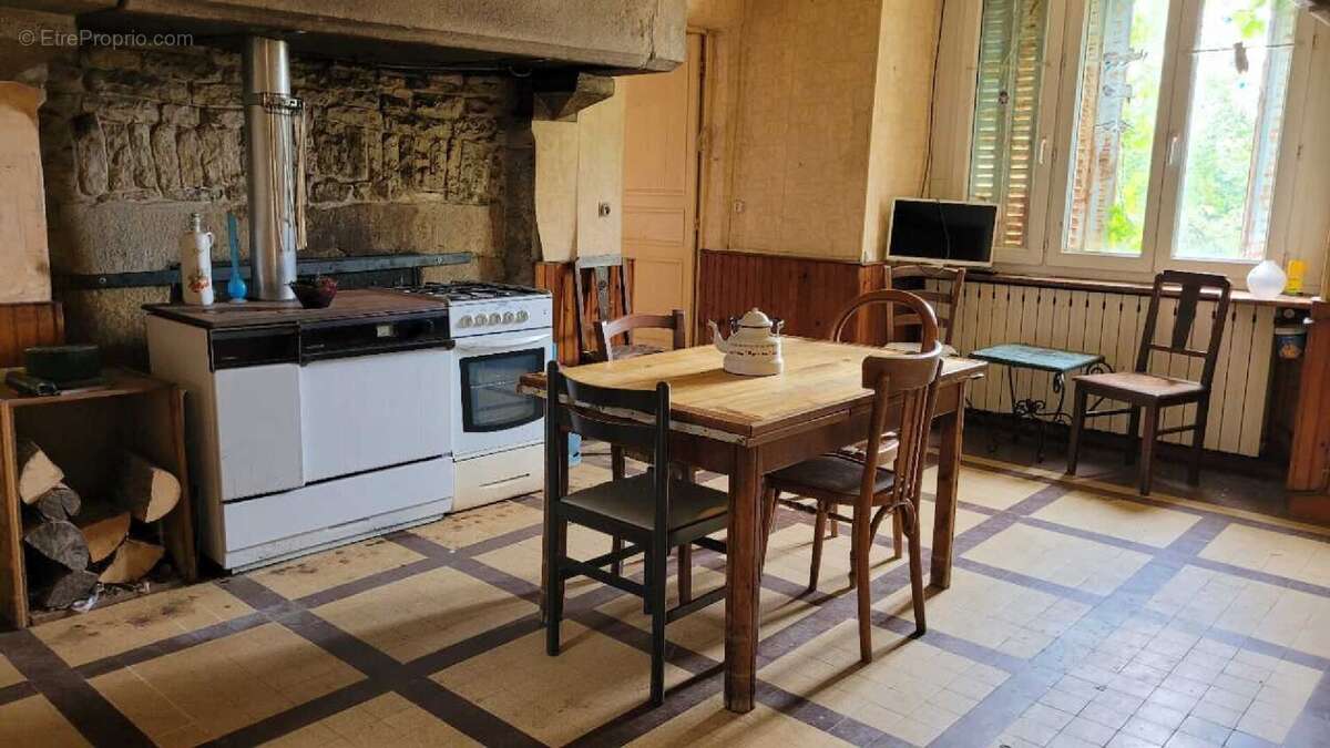 Maison 450 m² à Confracourt  - photo 3
