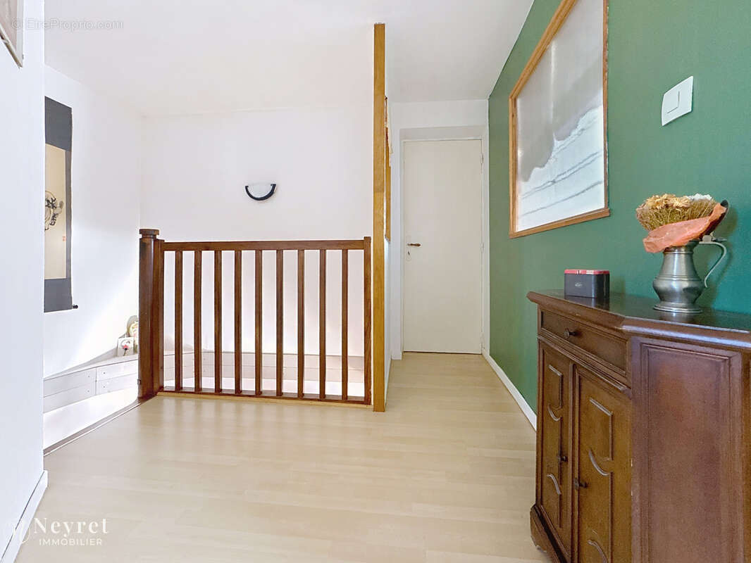 Maison - 103m2 - Terrain de 341m2 - St Genis Laval - photo 7