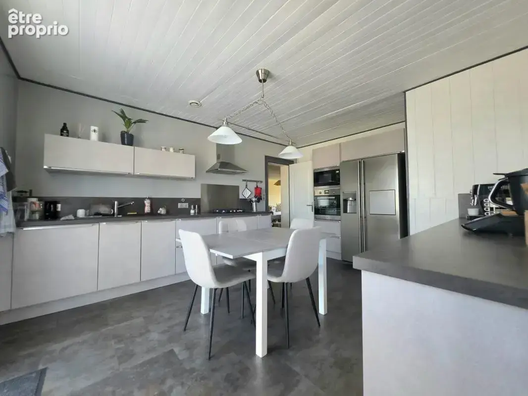 Maison Saint Pierre D'eyraud 8 pièce(s) 159 m2 avec garage de 424m2 - photo 8
