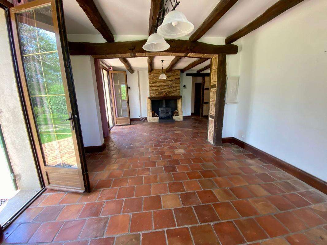 Maison à MAUZAC-ET-GRAND-CASTANG