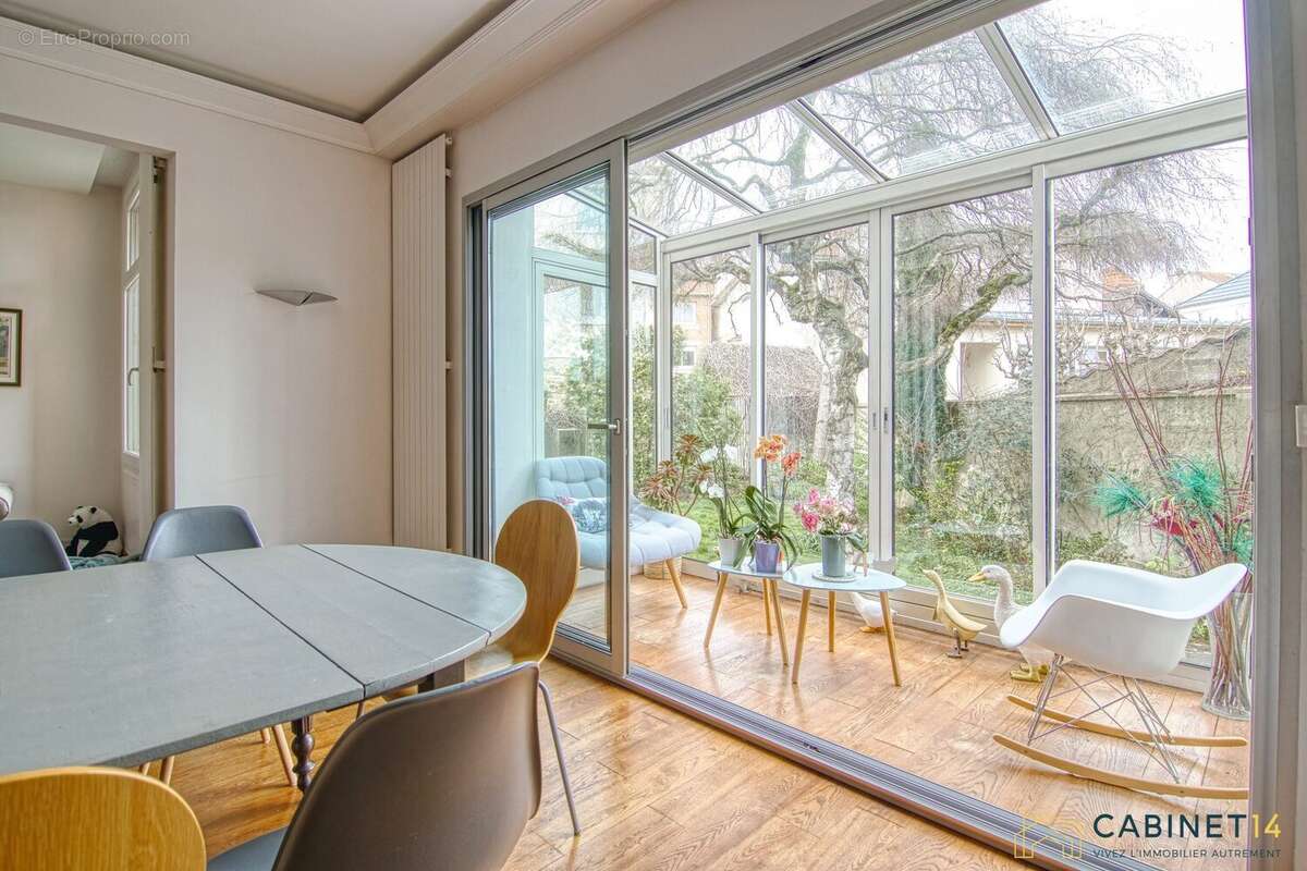 Véranda  - Maison à VIROFLAY