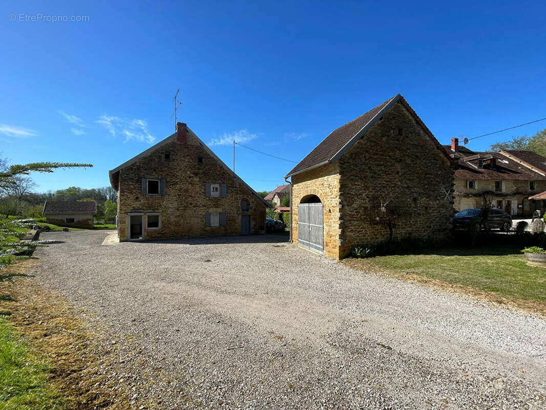 Maison à POLIGNY