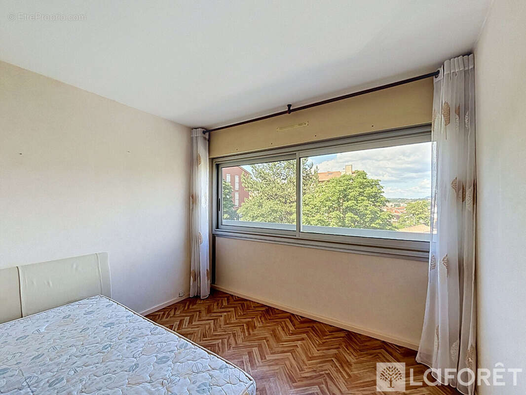 Grand T4 de 101 m² avec garage, balcon et vue dégagée - photo 7