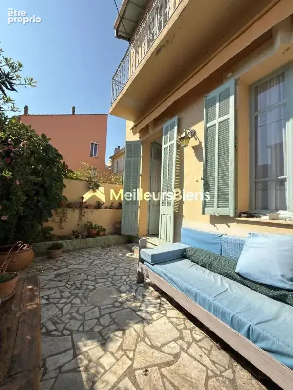Cannes : Rez de jardin  48 m2, charme, calme avec terrasse dans petite maison ancienne - photo 2