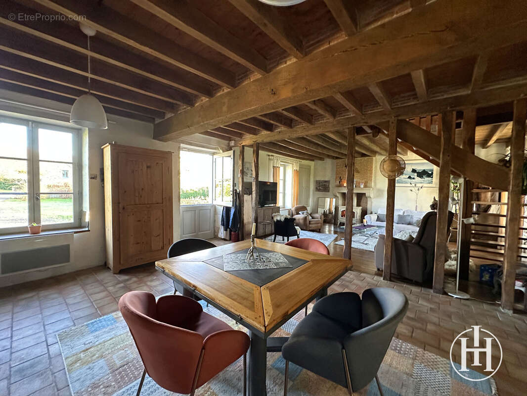 Maison à LIGNEROLLES